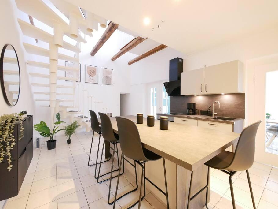 Апартаменти 110 M2, Dachterrasse, Kueche, Zentral, Ruhige Lage Падерборн Екстер'єр фото